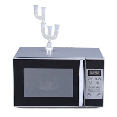 Industrial microwave chemical reactor